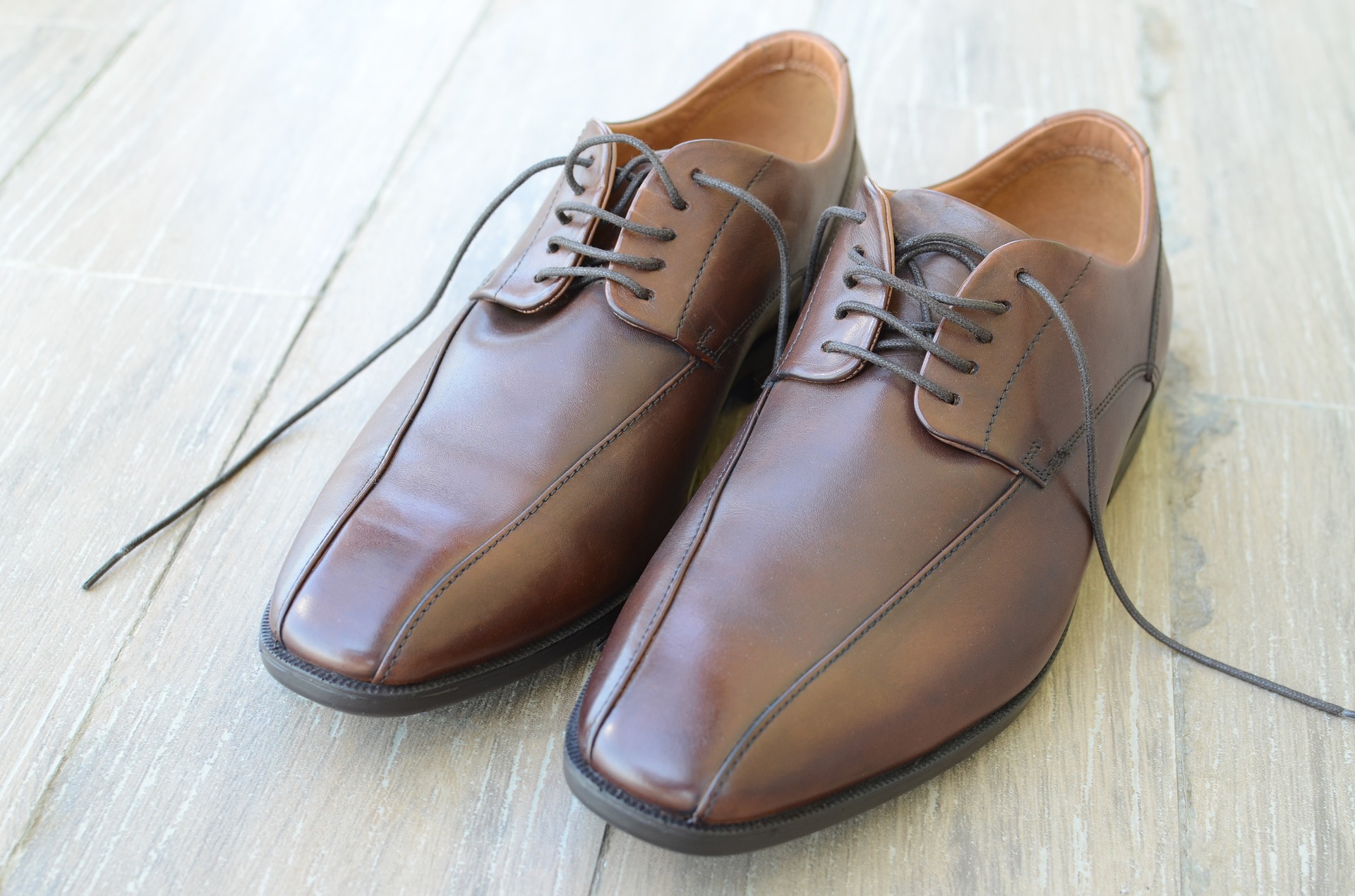 braune Schuhe
